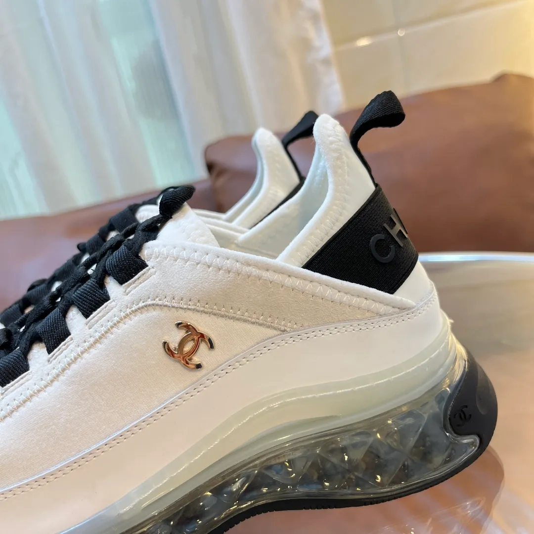 👟👟Ex-factory price 600👟👟 [Long-term supply of high-end versions] ⚠️Note: This model has many colors and the market has a complete range of colors. Welcome to consult ~ chanel Chanel Xiaoxiang casual sports shoes for couples and dad shoes for couples. The original version of the counter is 1:1, each color is accurately matched, and the internal standard is coded. ❣️Fabric material: original imported cow down + imported fabric, ❣️Inner material: imported breathable velvet, ❣️Outsole material: Original 1:1 mold opening, 3 layers of TPU ❣️Number of sizes: Women's 35-42 Men's 39-46 (Men's ➕10) Couple's version (with full set of high-end packaging)